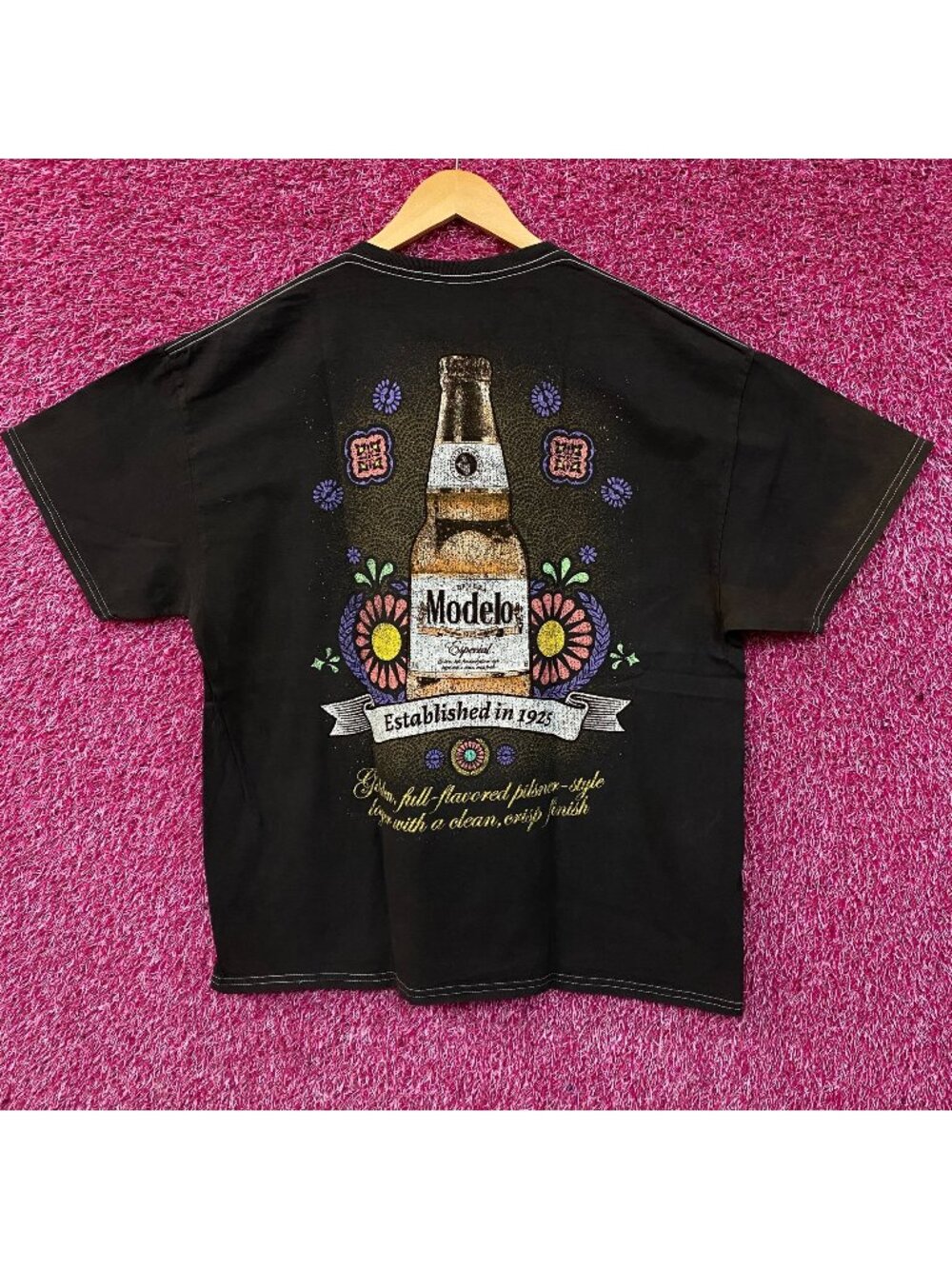 Modelo Especial Beer Bottle Promo T-Shirt XL